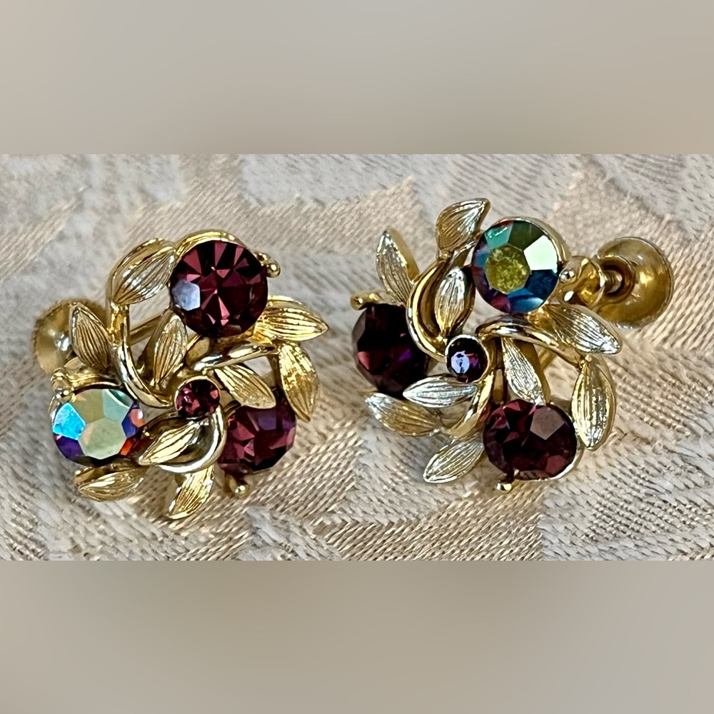 Vintage 1950s Lisner Gold Tone Leaf Purple & Blue Berries AB Screw Back Earrings